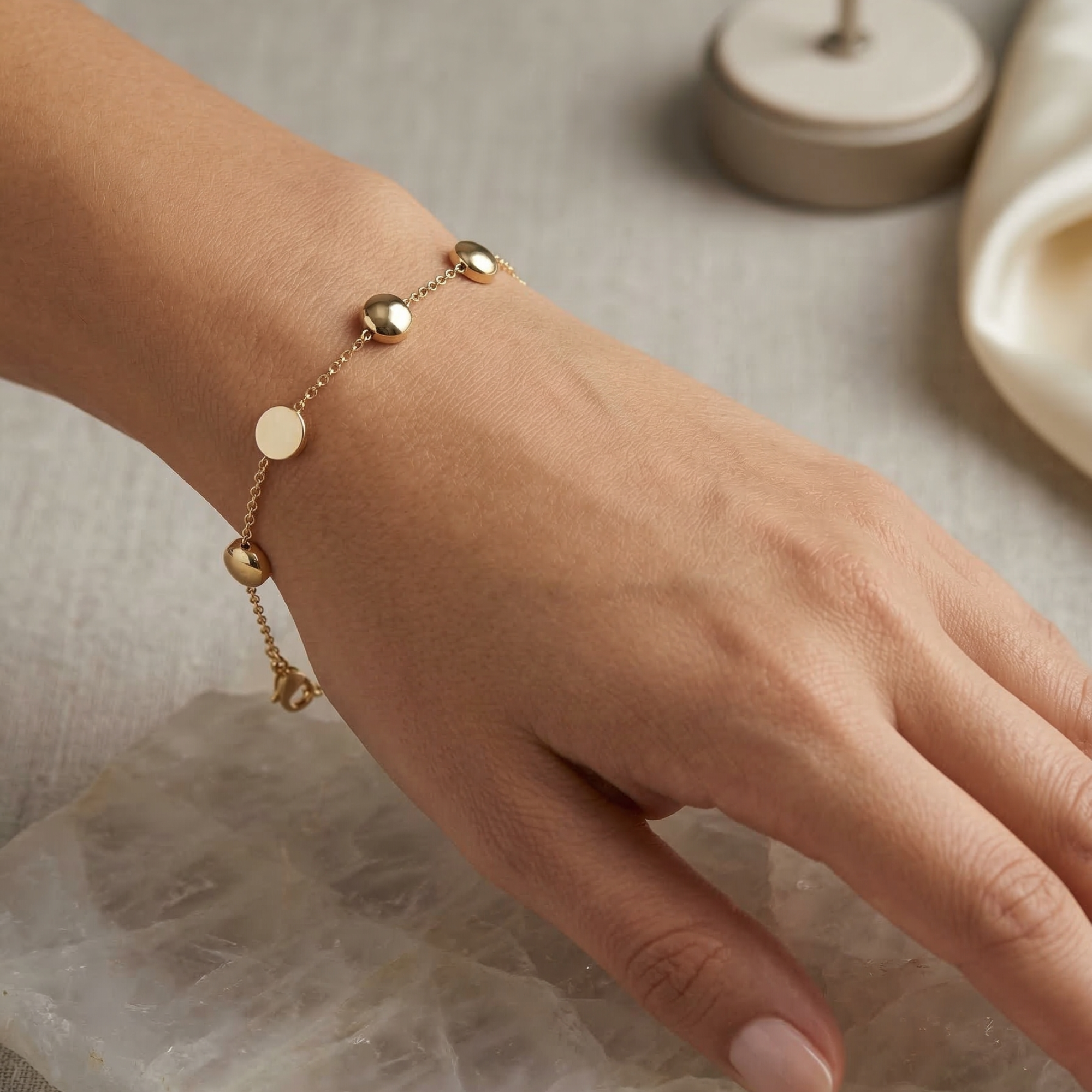 The Luna Chain bracelet